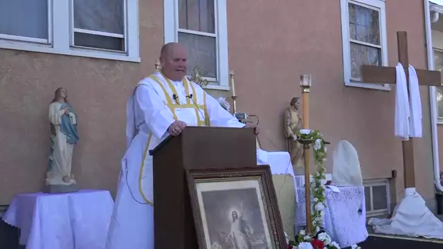 PARKING LOT PRIEST: Celebrating the Octave of Easter in the Shadow of the Cross