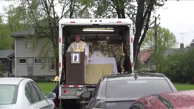 THE PARKING LOT PRIEST: â€œI promise to always give you the Mass!â€