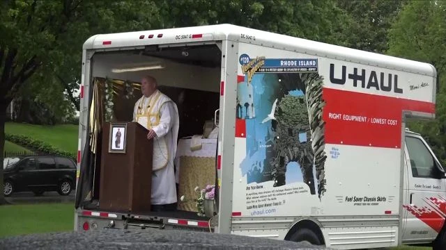 THE PARKING LOT PRIEST: â€œI promise to always give you the Mass!â€