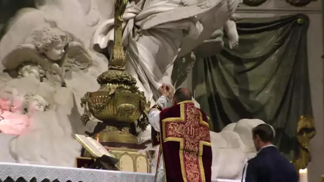 A RARE OCCURRENCE: Latin Mass at the High Altar, Chartres Cathedral