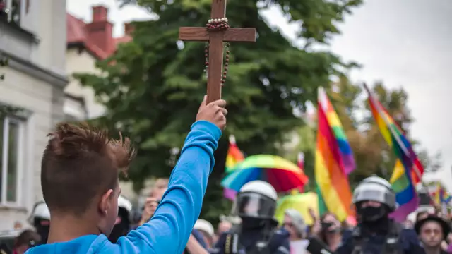 â€œWE MUST RESISTâ€: A Meeting of â€œThe Clansâ€ on the Eve of the Synod